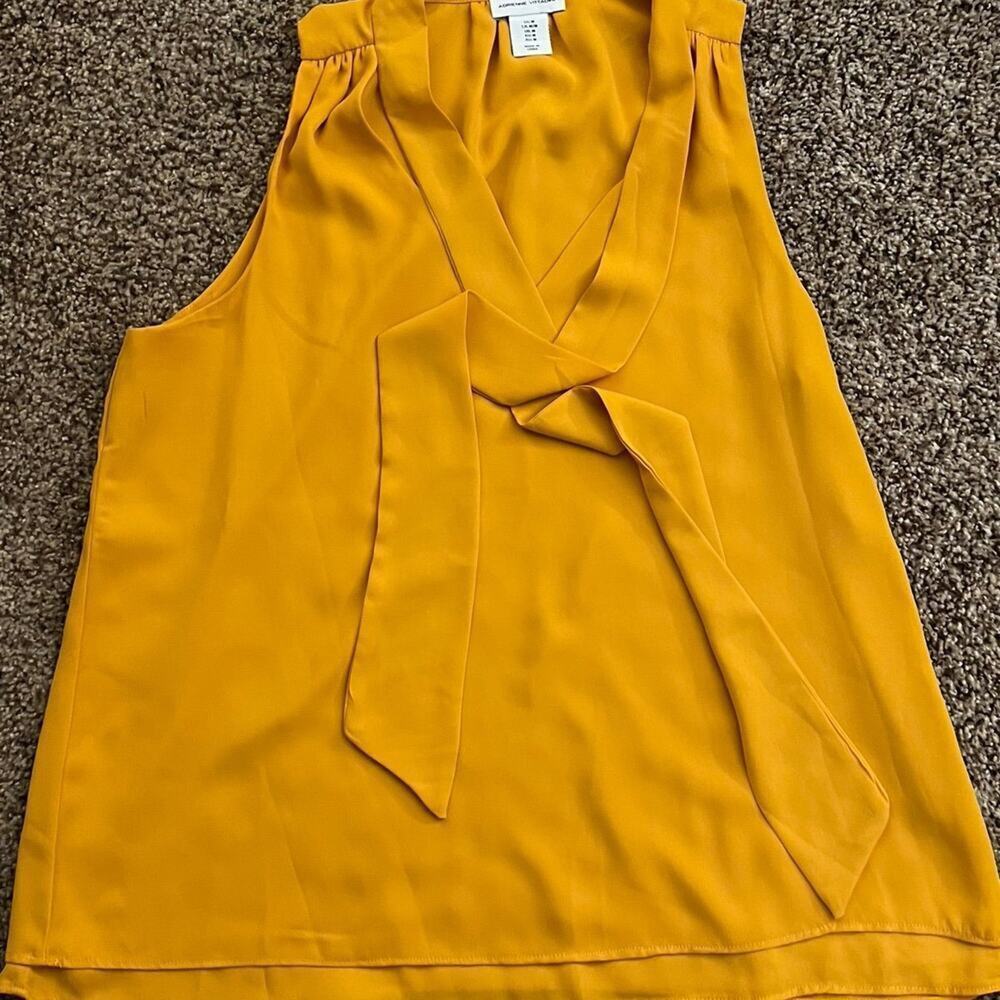 ADRIENNE VITTADINI WOMENS SIZE M, sleeveless blouse with V-neck and tie